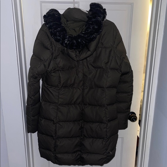 Northface Women's olive green Puffer Jacket - Picture 2 of 8